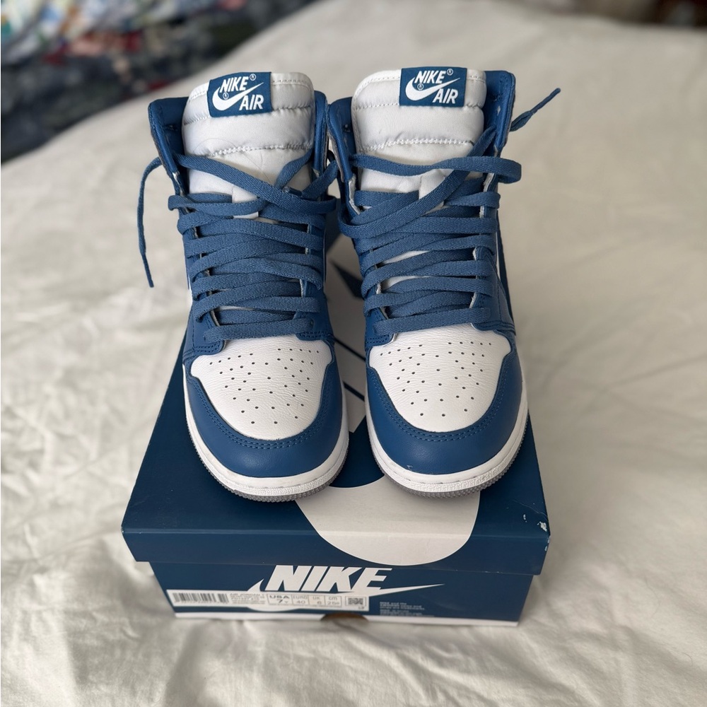 Authentic 2023 Air Jordan 1 Retro High OG "True Blue".